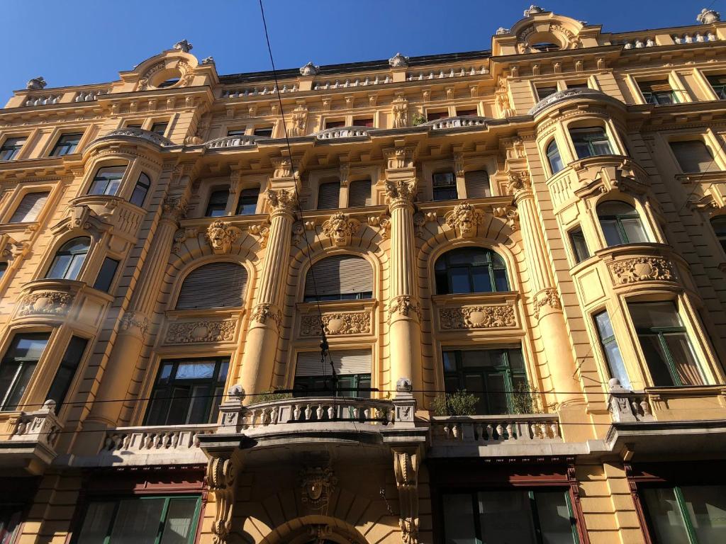Budova, v ktorej sa apartmán nachádza