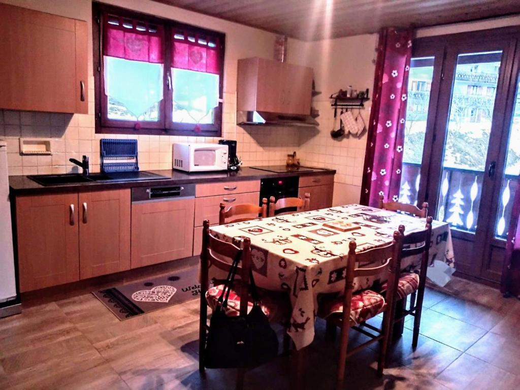 Chalet 2 Pièces, 6 Pers., Proche Centre et Pistes, Balcon Sud/Est, Parking, Animal Admis