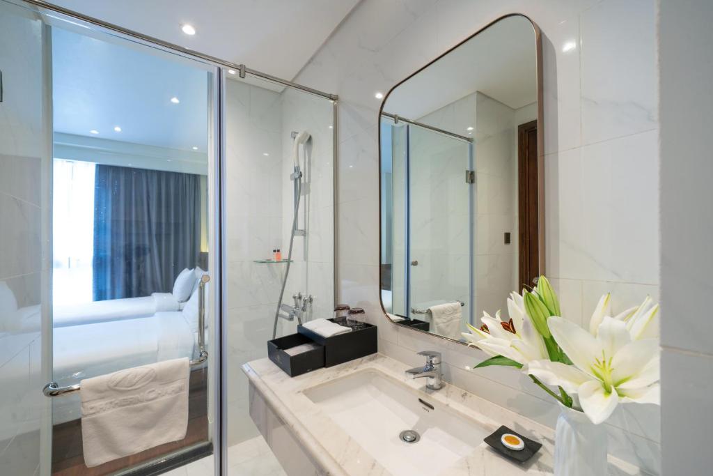 Deluxe Double Window - Included Afternoon Tea