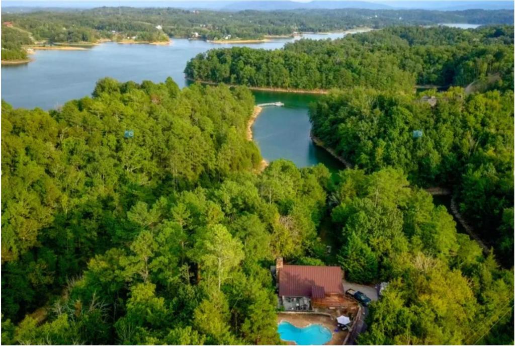 Haleywood Private 125 acres on Lake Douglas with 2 cabins, Sleeps 10