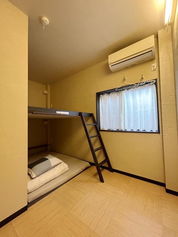 名古屋 Sakuraya 全屋抗菌涂层预防处理 6分钟直达名古屋车站 2间独立卫生间 2间独立淋浴房 4间卧室にあるベッド