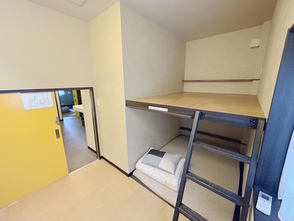 名古屋 Sakuraya 全屋抗菌涂层预防处理 6分钟直达名古屋车站 2间独立卫生间 2间独立淋浴房 4间卧室にある二段ベッド