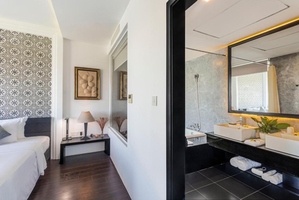 Giường trong phòng chung tại Champa Island Nha Trang - Resort Hotel & Spa