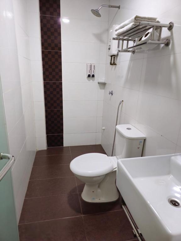 Koupelna v ubytování Fortune Hotel