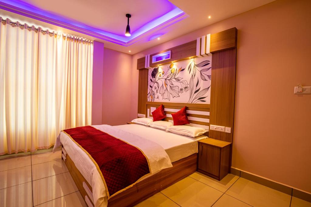 Postel nebo postele na pokoji v ubytování IvyArk Residency