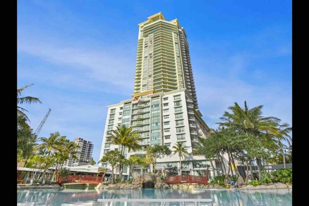 Crown Towers Surfers Paradise Beachfront Apartment, Gold Coast