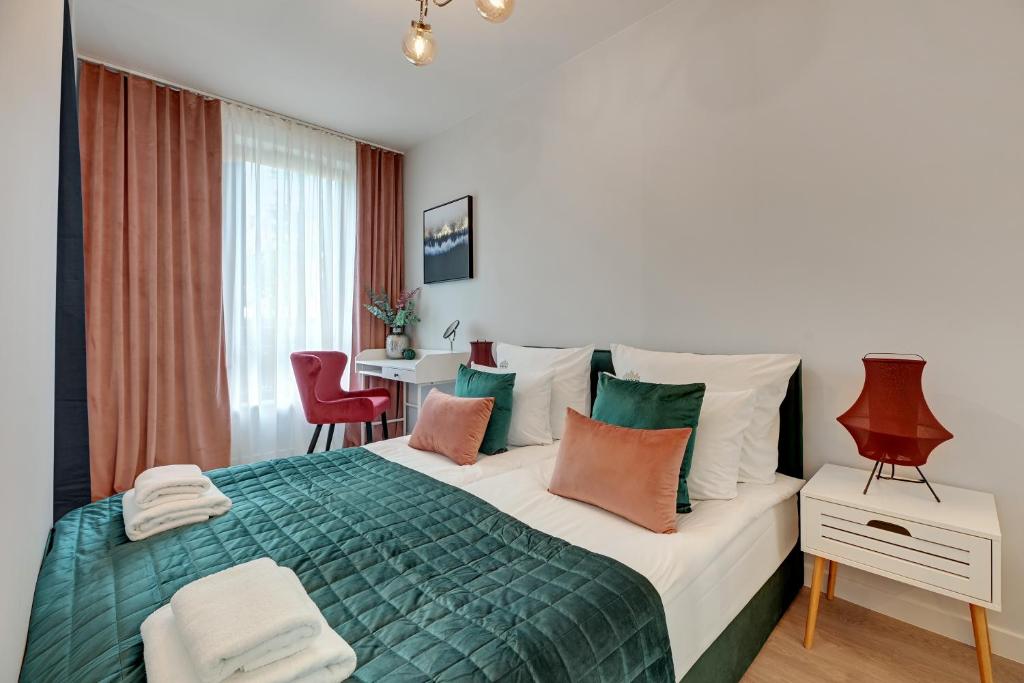 Posteľ alebo postele v izbe v ubytovaní SCALA City Center by Downtown Apartments