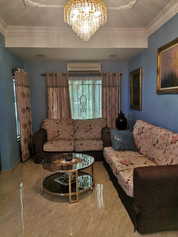 Posezení v ubytování Iwan Ila Homestay