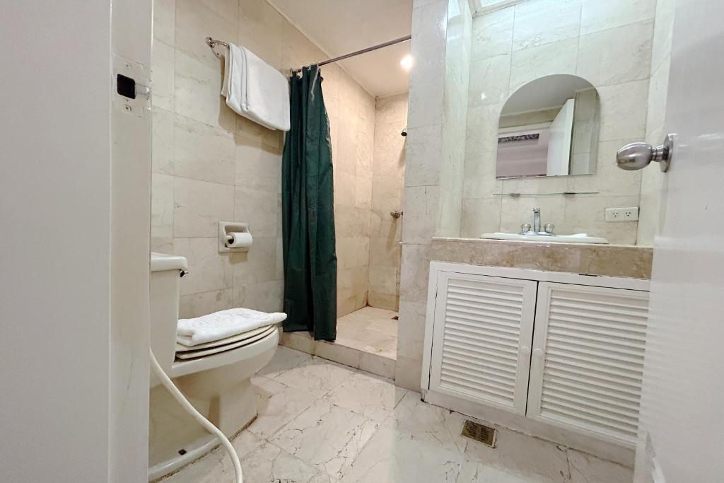 Koupelna v ubytování Sunette Tower Suites Makati