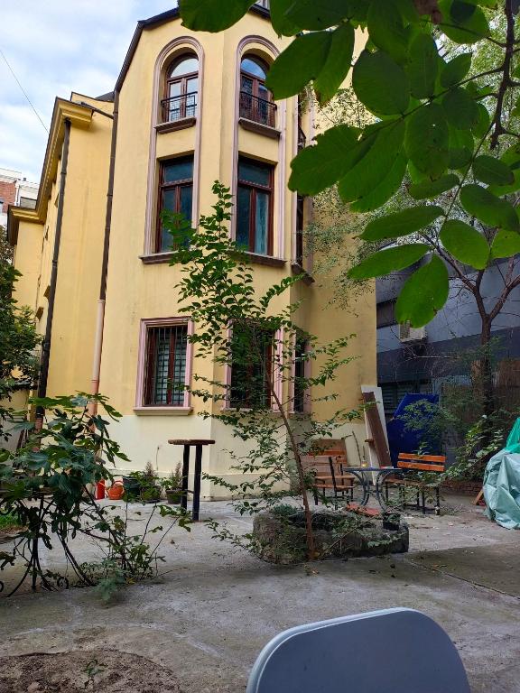 Budova, kde se kapslový hotel nachází