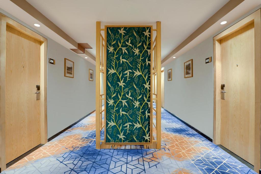 Postel nebo postele na pokoji v ubytování Lemon Tree Hotel, Sonamarg