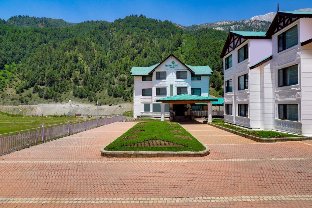 Nespecifikovaný výhled na hory nebo výhled na hory při pohledu z hotelu