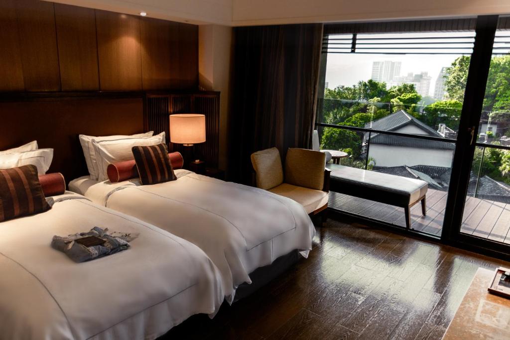 Postel nebo postele na pokoji v ubytování Grand View Resort Beitou