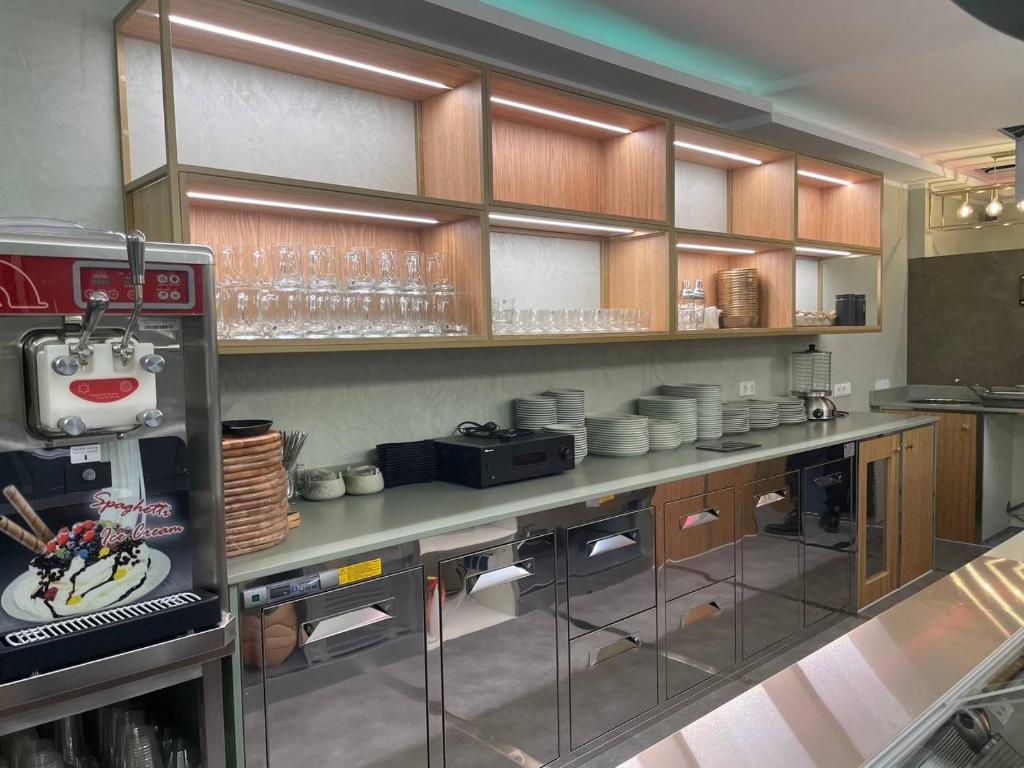 Kuchyň nebo kuchyňský kout v ubytování Design- und Kunsthotel München