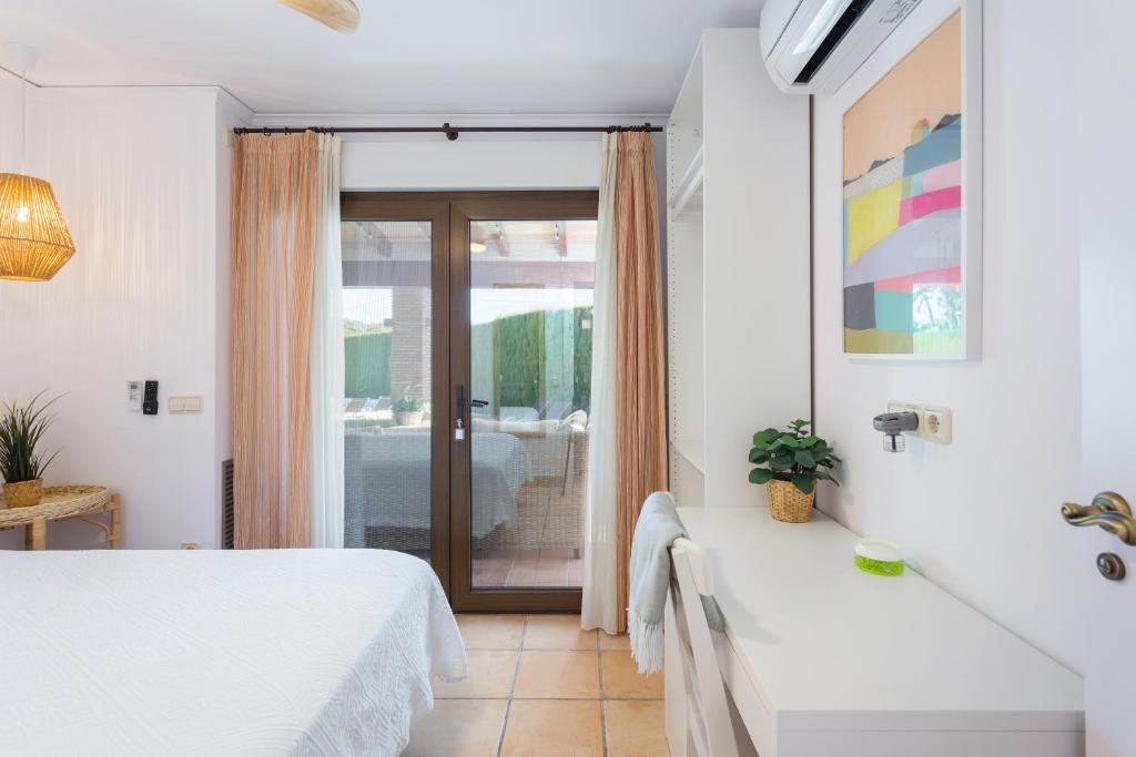Postel nebo postele na pokoji v ubytování Resort Villa Luny Gandia
