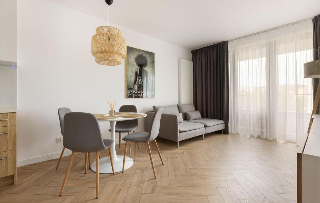 Χώρος καθιστικού στο Awesome Apartment In Gdynia With Wifi