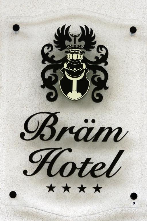 Certifikát, hodnocení, plakát nebo jiný dokument vystavený v ubytování Bram Hotel