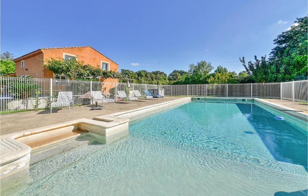 Πισίνα στο ή κοντά στο Stunning Home In Saint Martin De Crau