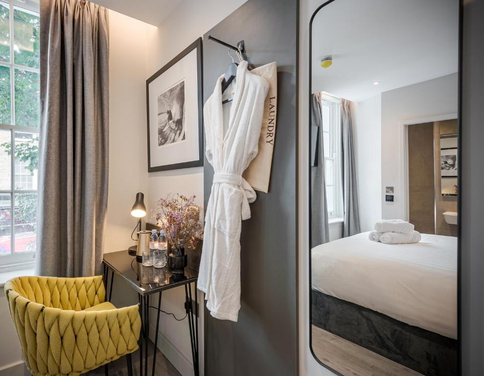St Pancras Inn - Deluxe Double Room
