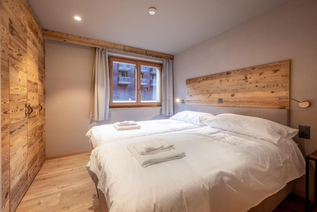 Postel nebo postele na pokoji v ubytování SWISSPEAK Resorts Zinal