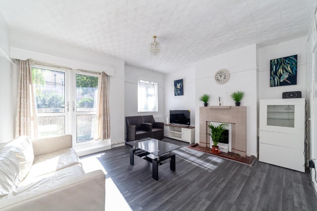 Hidden Gem, Bright 1BR flat wPatio in Lambeth, London (updated prices 2024)