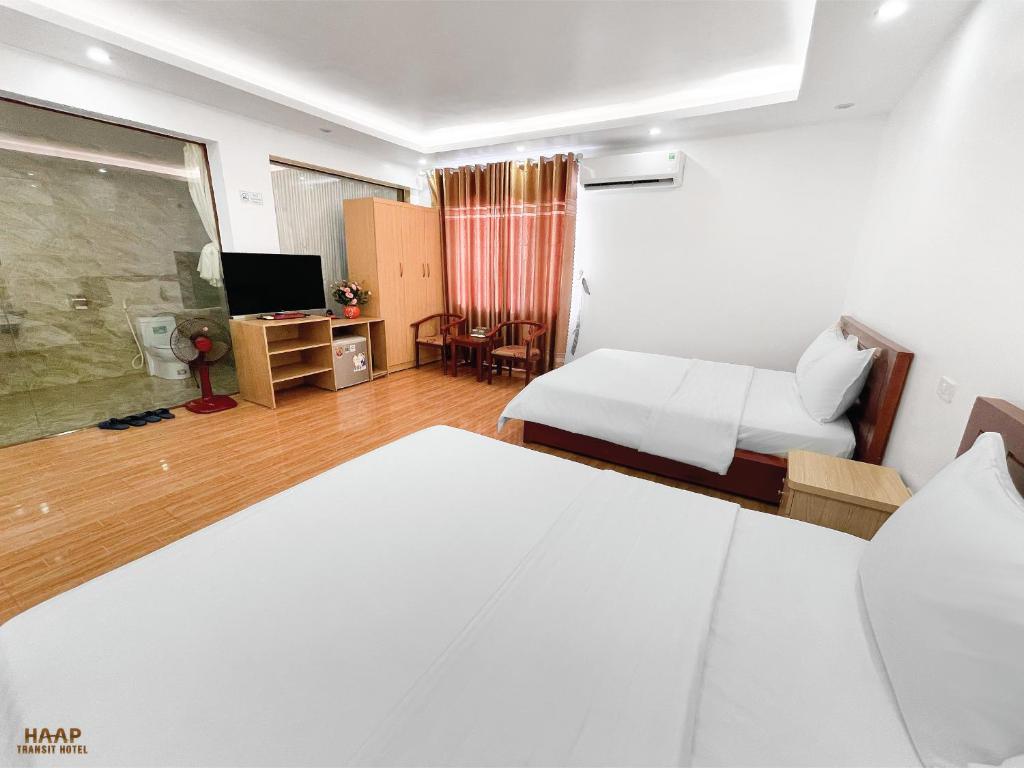 Postel nebo postele na pokoji v ubytování HAAP Transit Hotel