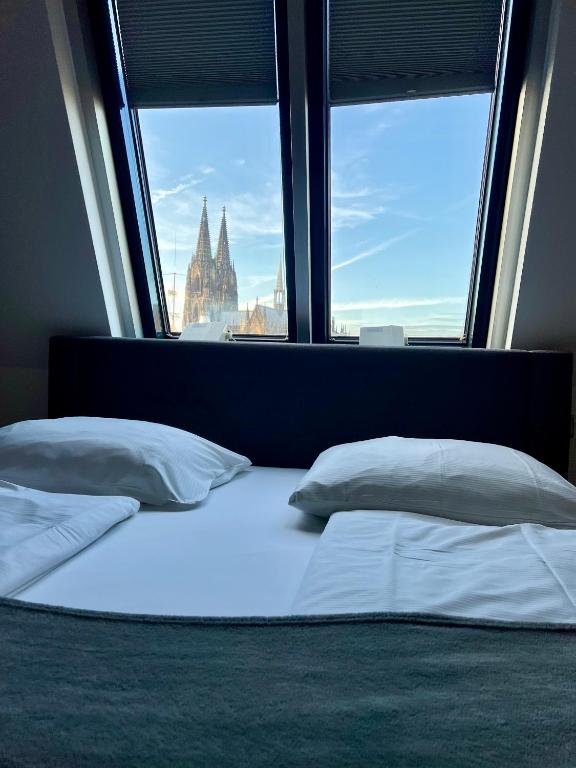 Altstadthotel Hayk am Rhein - 阁楼公寓 - 五楼带有DOM大教堂的景观