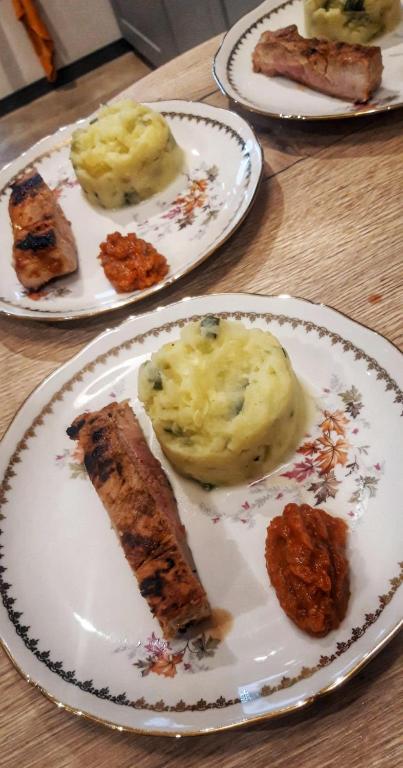 Jedlo v ubytovaní bed & breakfast alebo blízkom okolí