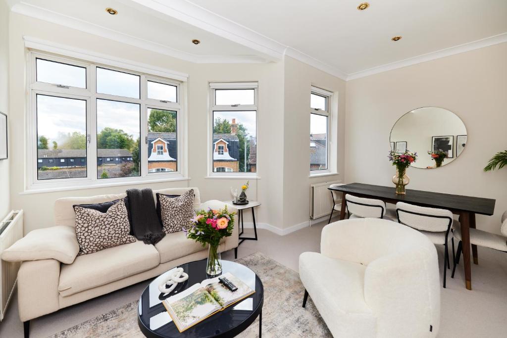 The Wandsworth Gem Astonishing 3BDR Flat, London (updated prices 2024)