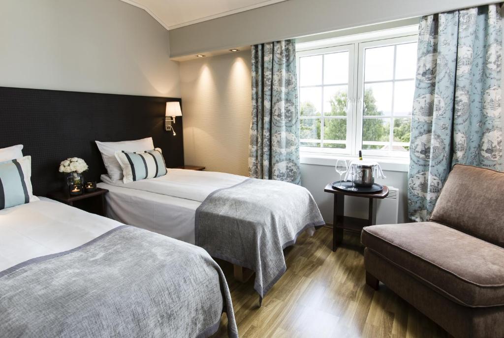 Postel nebo postele na pokoji v ubytování Klækken Hotel