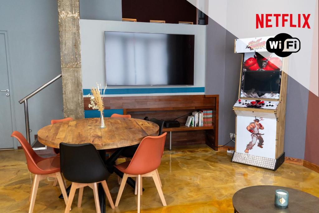 Μια τηλεόραση ή/και κέντρο ψυχαγωγίας στο The Cosy Loft