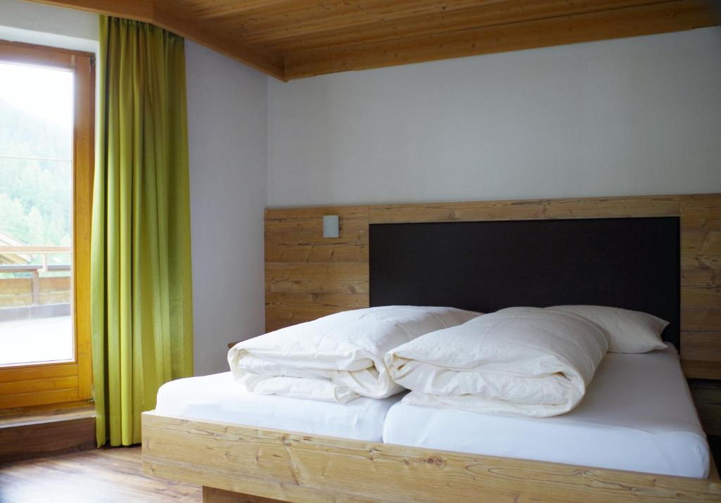 Postel nebo postele na pokoji v ubytování Hotel Edi