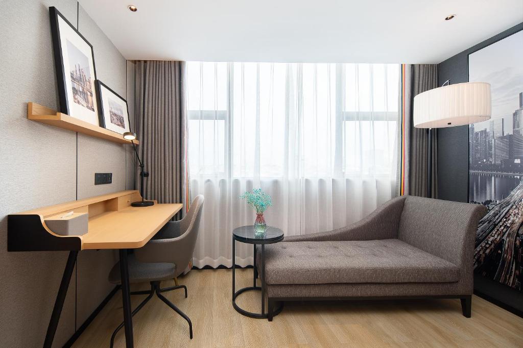 Posezení v ubytování Langham Honor International Hotel Canton Fair Complex Branch - Free Shuttle to Canton Fair Complex During Canton Fair Period & Free Mini Bar