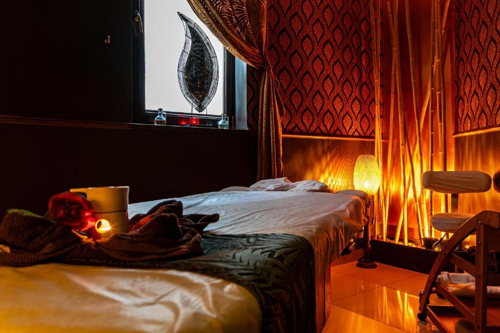 Postel nebo postele na pokoji v ubytování Hotel Galicja Superior Wellness & Spa