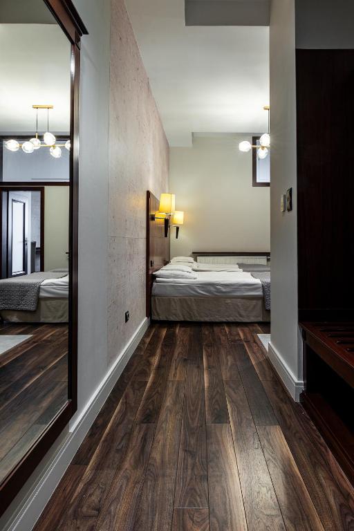 Postel nebo postele na pokoji v ubytování Hotel Galicja Superior Wellness & Spa