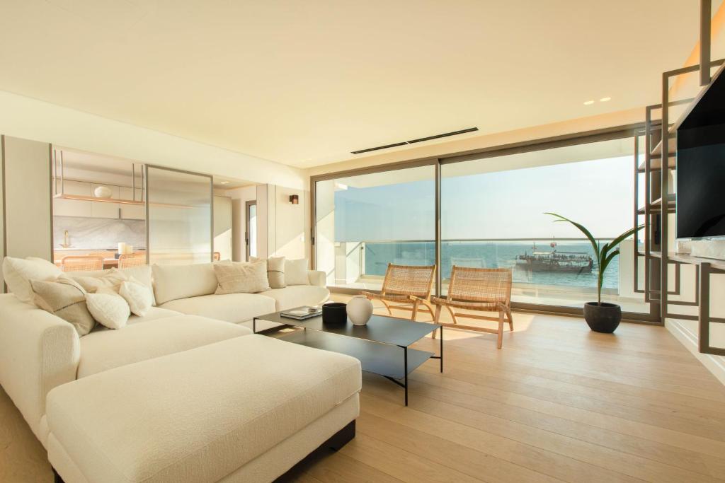 Curated visual reference: F B Collection Luxury Seafront 2 Bedroom Apartment Thessaloniki Photo Inspiration