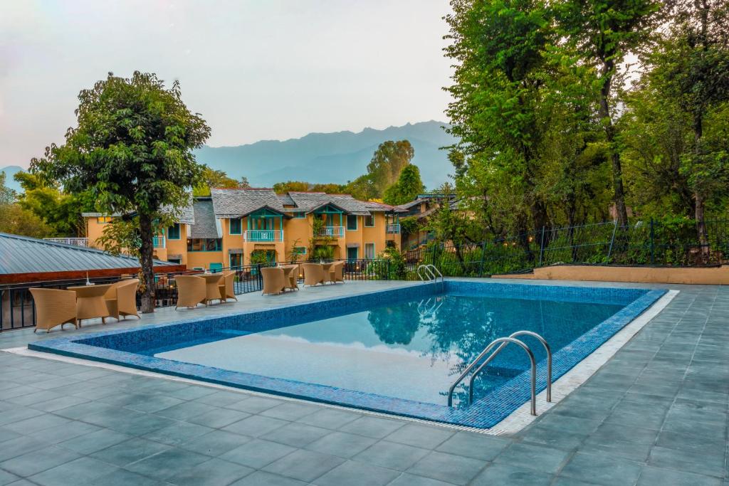 Bazén v ubytování Tree of Life Birdsong Chalets , Dharamshala nebo v jeho okolí