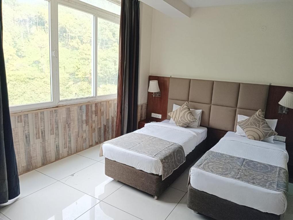 Manuni Inn - Riverside Resort - 4-Bed Male Dormitory Room