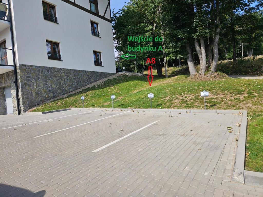 Fotografie z fotogalerie ubytování Green Park Resort A8 - Apartament Waloński - z dostępem do basenu, sauny, jacuzzi, siłowni - Widok z 3 stron budynku ve Sklářské Porubě