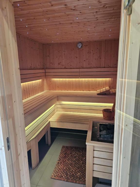 Fotografie z fotogalerie ubytování Green Park Resort A8 - Apartament Waloński - z dostępem do basenu, sauny, jacuzzi, siłowni - Widok z 3 stron budynku ve Sklářské Porubě