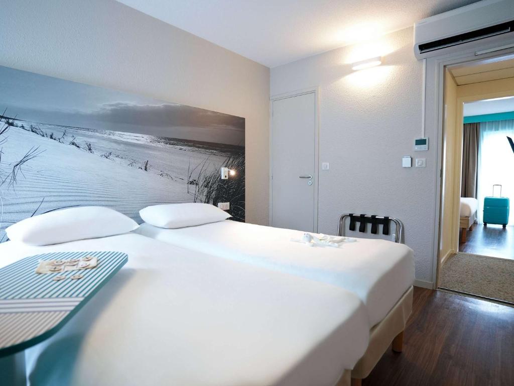 Postel nebo postele na pokoji v ubytování ibis Styles Quimper