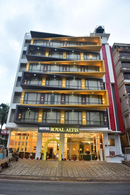 a hotel royal atlas building in a city at Hotel Royal Altis in Vasco Da Gama