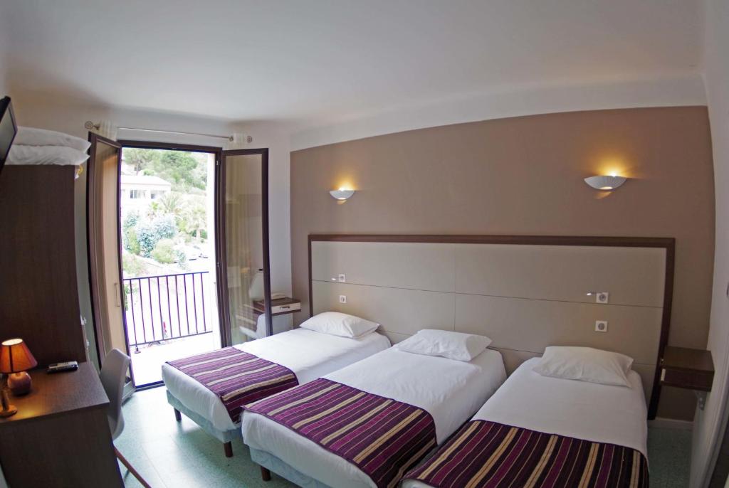 Brise de Mer - Triple Room With Village View