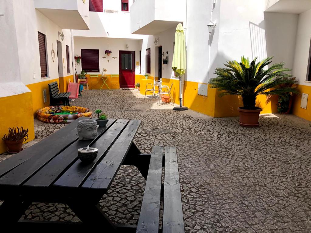 Évora City Break Apartment with Patio in the Historic Centre - 18