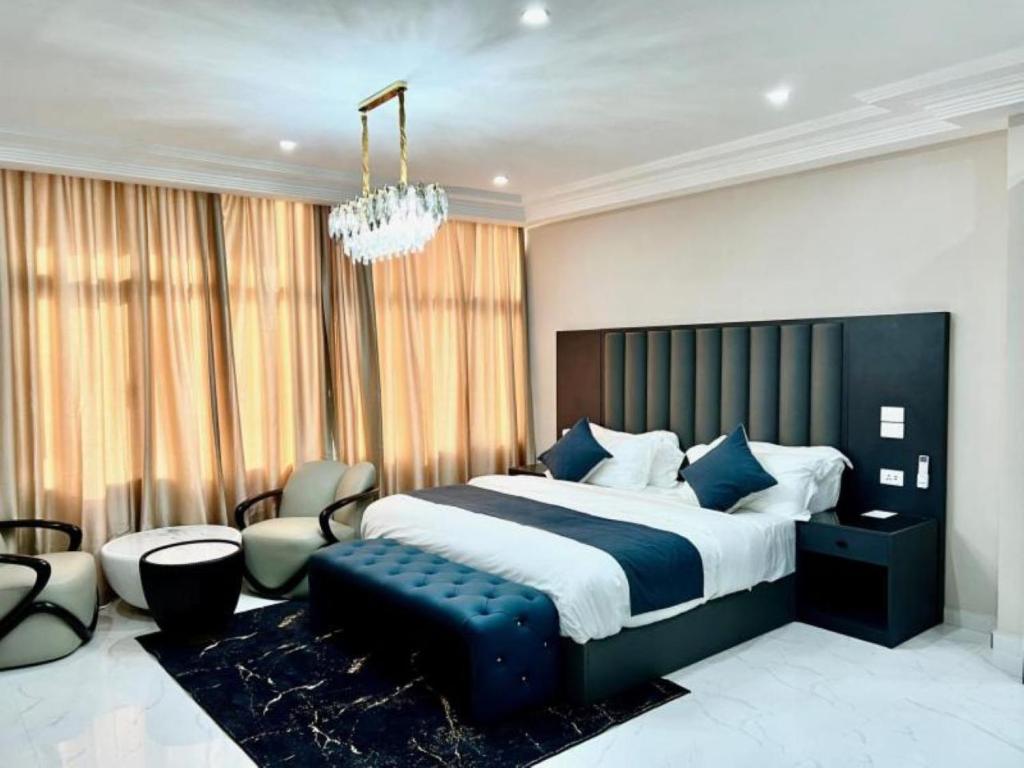 Curated visual reference: Curated Lifestyle Luxury Suites Gallery View 42