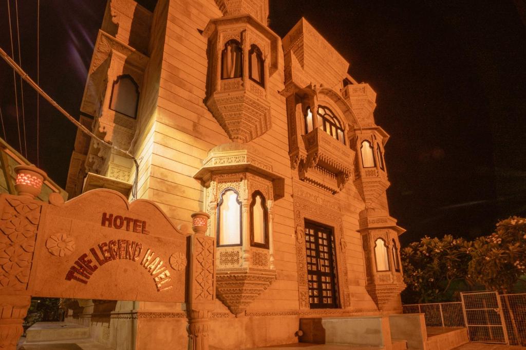 un hotel è illuminato di notte di The Legend Haveli a Jaisalmer