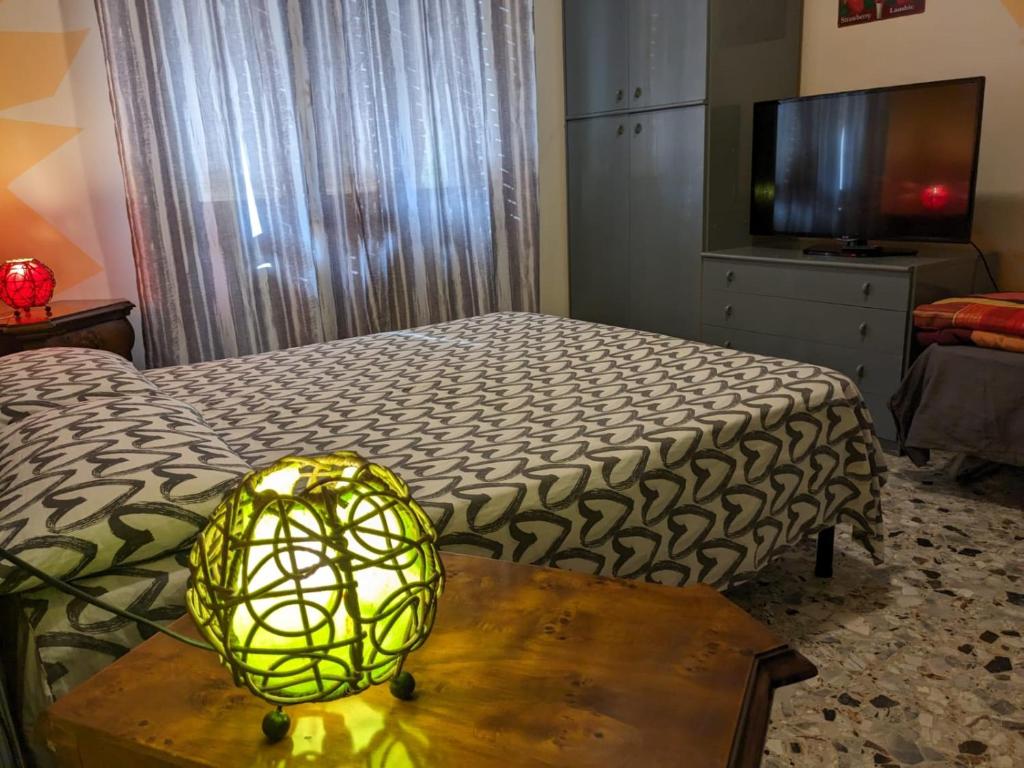 Televízia a/alebo spoločenská miestnosť v ubytovaní L'ermellino Ubriaco Casa vacanza
