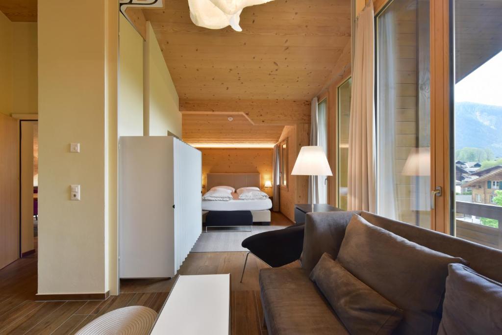 Postel nebo postele na pokoji v ubytování Hotel Krone Lenk