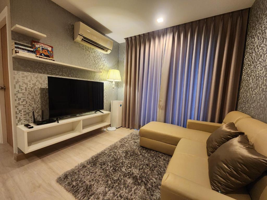 TV a/nebo společenská místnost v ubytování Family Suit 2 Bedrooms 2 Bathrooms in Chiang Mai