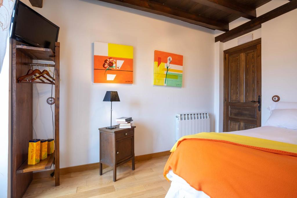Postel nebo postele na pokoji v ubytování Casa Rural Adolfo